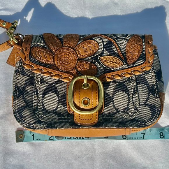 SOLD - COACH Bleecker Vachetta Leather Signature Denim Floral Applique Wristlet - Picture 16 of 16